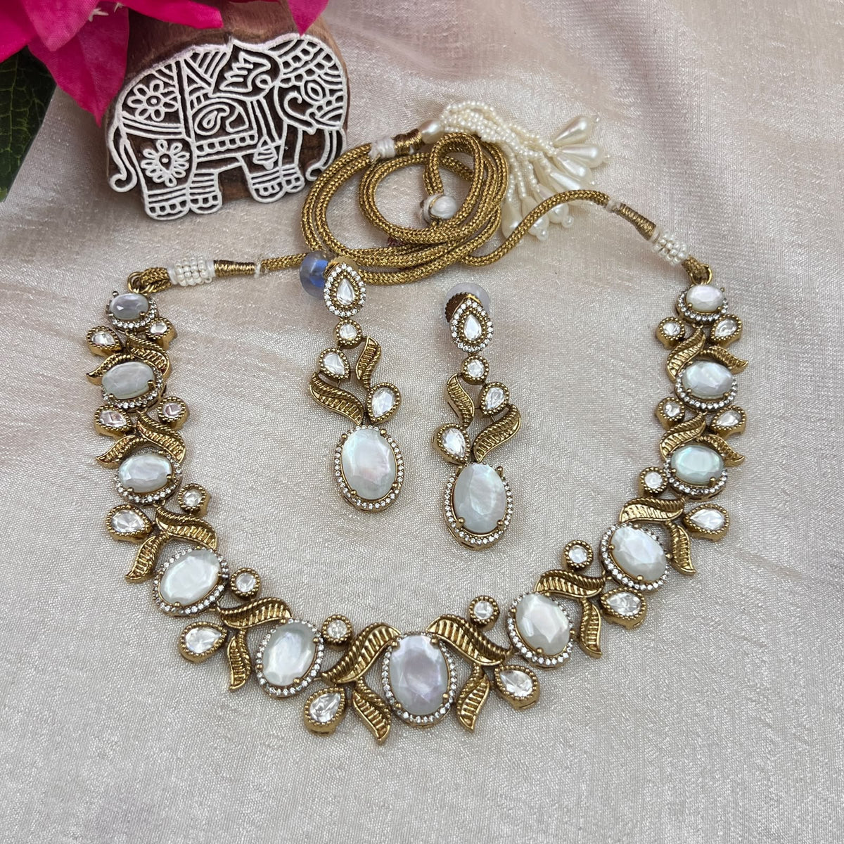 Elegant Teardrop Stone Necklace Set