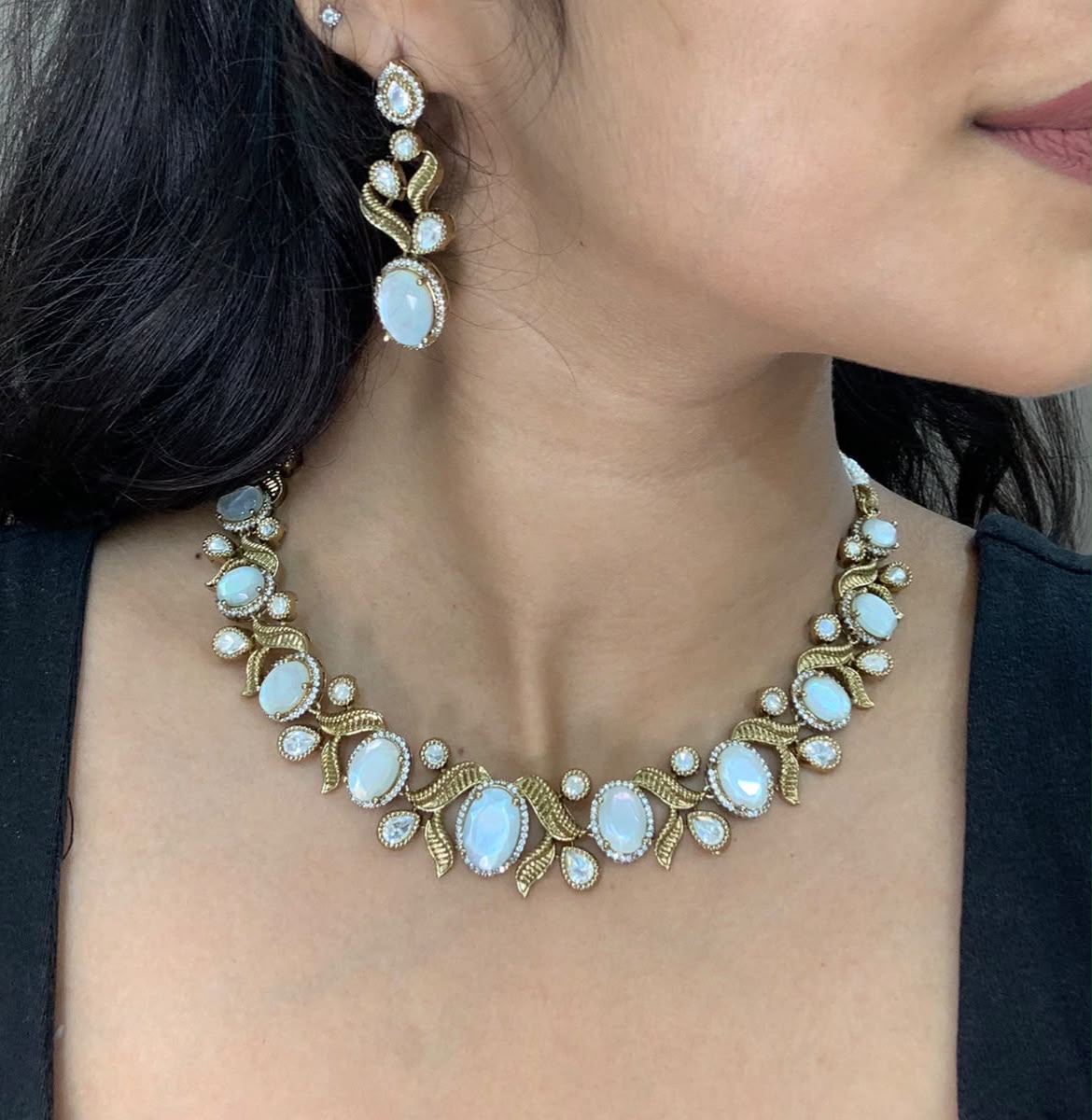 Elegant Teardrop Stone Necklace Set